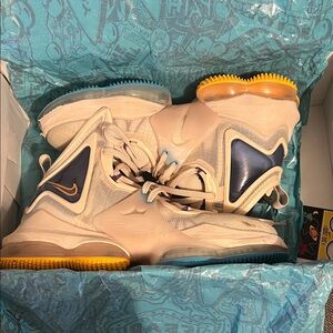 Nike High-Top Sneakers LeBron XIX (19)